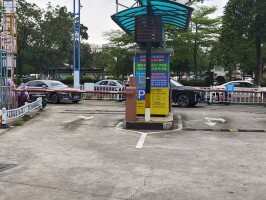 为佳坊露天停车场