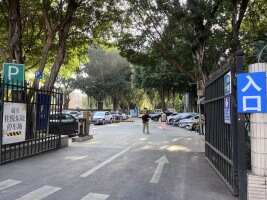 晓港公园正门停车场
