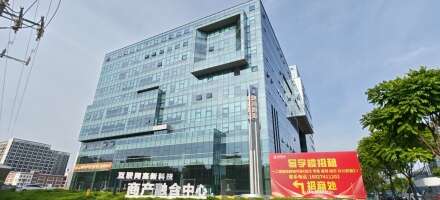 德鸿创新中心停车场