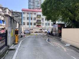 婚纱街P1地面停车场