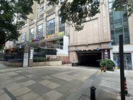 越秀宾馆希尔顿格芮酒店停车场