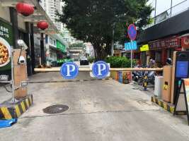 君皇酒店停车场