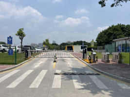 花地湾生活馆停车场