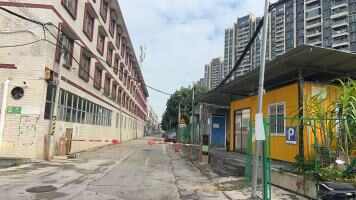 西海南路花语水岸西侧停车场