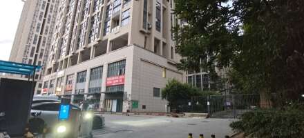 中萃广场停车场