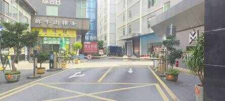 格泰隆智谷停车场