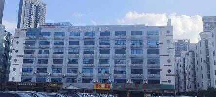 兴龙富创客园停车场