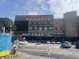 共和商业广场停车场
