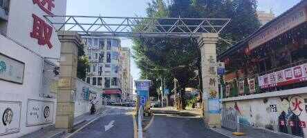 长龙新村停车场
