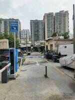 龙胜路捷殷翰庭旁内部停车场