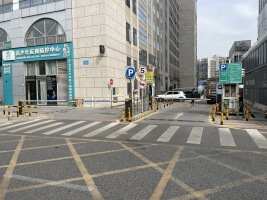 冠华大厦停车场
