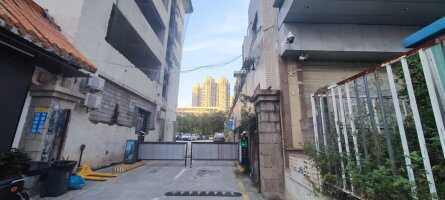 航达厂区空地停车场