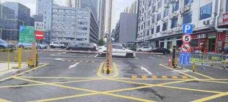云力中心停车场