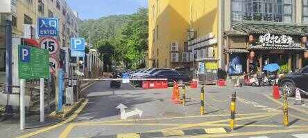 澳华大厦停车场