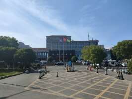 龙华大酒店停车场