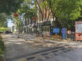 亚东俱乐部停车场