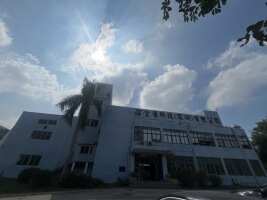 公华富科技园停车场