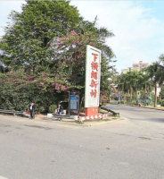 下横朗新村停车场