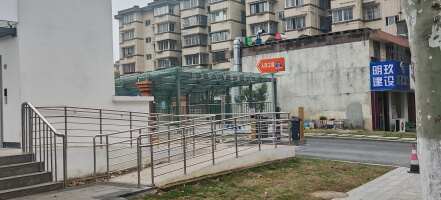 新世界小学人防工程停车场