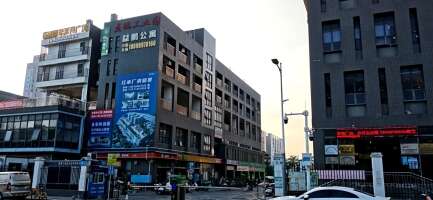 益鹏工业园停车场