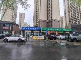 悦江府停车场
