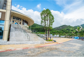 石岩体育馆停车场