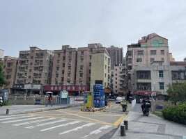 黎光社区停车场