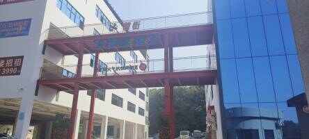 怡富壹方产业园停车场