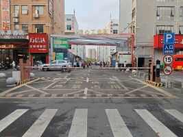 浪心工业园停车场