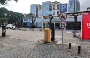 兰桂坊酒吧(华南城店)停车场