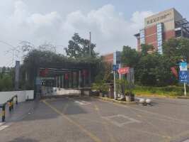 可一书店停车场