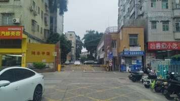 澳佳工业园停车场