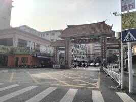富源工业城停车场