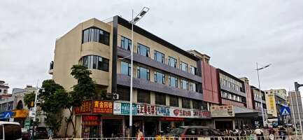 三好云酒店停车场