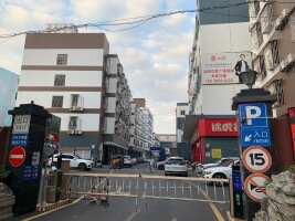 宝润发工业园停车场