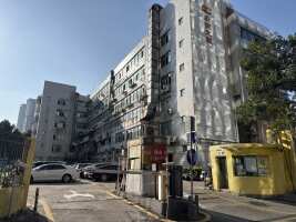 满京华投资大厦停车场