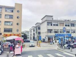 艺强工业园停车场