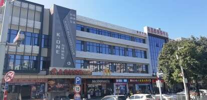 喜客隆商务中心停车场