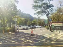 筋杜鹃公园(东方英文书院)停车场