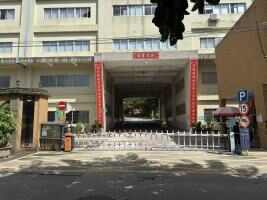鸿威源创业园停车场