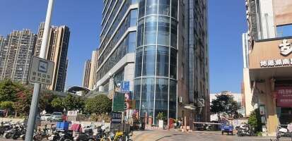 龙岗千百年商业大厦停车场