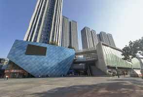 恒大城市之光大厦停车场