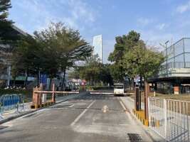 松岗体育中心停车场