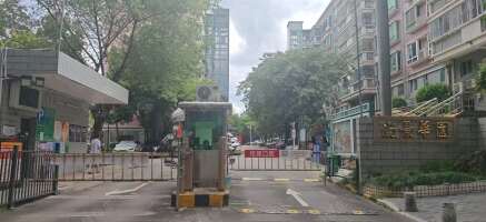 尚景华园停车场