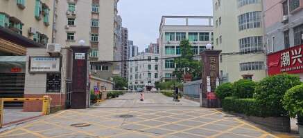 安旭商务园停车场
