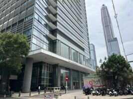 星河发展中心停车场