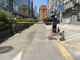 怡景大厦停车场