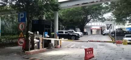 华侨城体育中心停车场