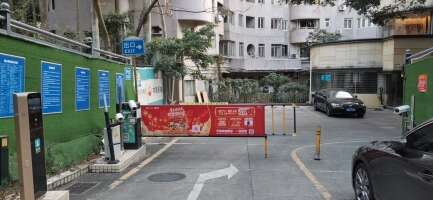 东方天街停车场
