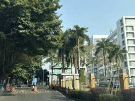 众冠红花岭工业区停车场
